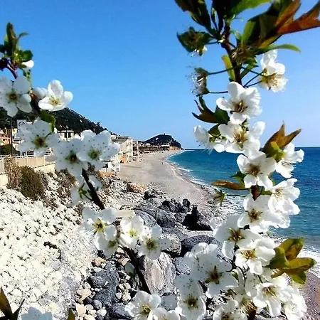 Piccolo Paradiso Couette-café 3*